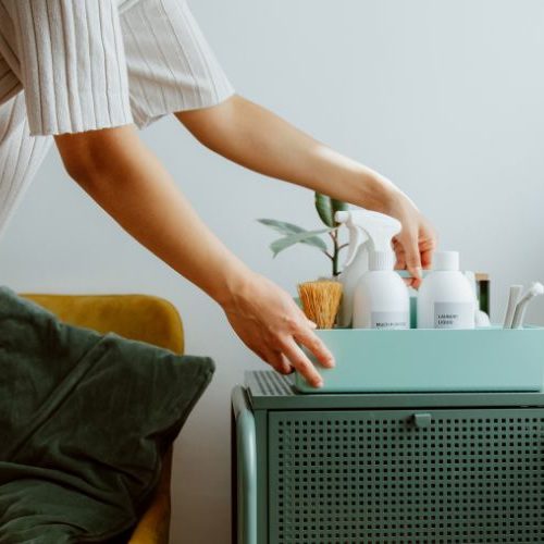 Organizadores feitos com caixas de papelão: funcionalidade e economia